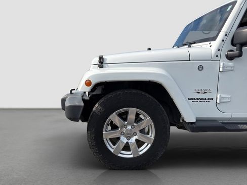 Used 2017 Jeep Wrangler Unlimited Sahara w/ Connectivity Group AWD/4WD image 30