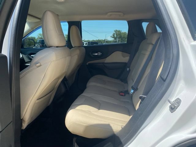 Used 2015 Jeep Cherokee Latitude w/ Trailer Tow Group AWD/4WD image 11