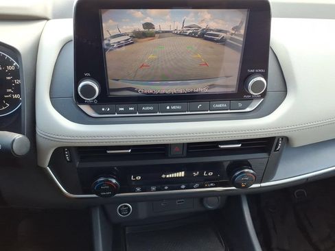 Used 2023 Nissan Rogue SV FWD image 15