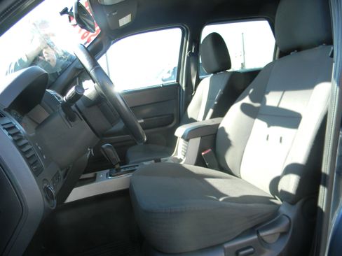 Used 2011 Ford Escape XLT image 6