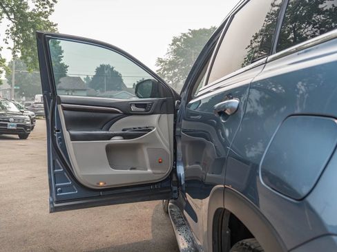 Used 2015 Toyota Highlander Limited Platinum AWD/4WD image 13
