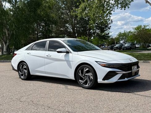 New 2025 Hyundai Elantra Limited image 2