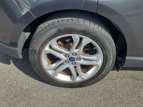 Used 2018 Ford Edge Titanium image 40