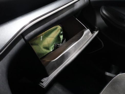 Used 2021 Jeep Grand Cherokee L Laredo image 38