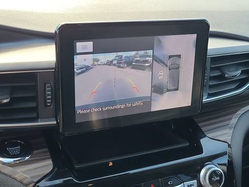 Used 2023 Ford Explorer Limited w/ Equipment Group 301A AWD/4WD image 28