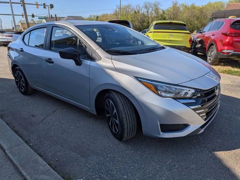 Used 2025 Nissan Versa S image 8