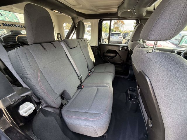 Used 2025 Jeep Wrangler Unlimited Rubicon AWD/4WD image 10