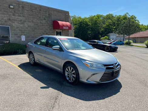 Used 2017 Toyota Camry XLE FWD image 3