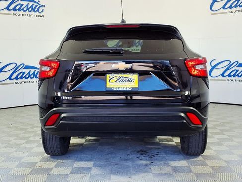 Used 2025 Chevrolet Trax LS image 4