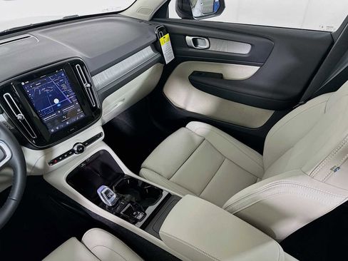 New 2026 Volvo XC40 B5 Plus w/ Climate Package image 22