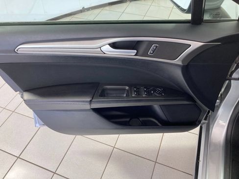 Used 2020 Ford Fusion SE FWD image 13