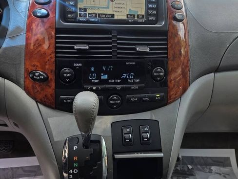 Used 2010 Toyota Sienna XLE Limited FWD image 11