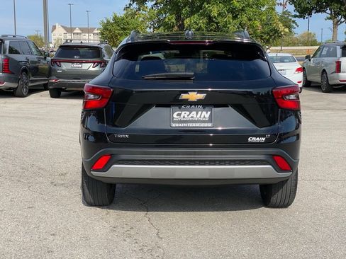 Used 2025 Chevrolet Trax LT FWD image 6