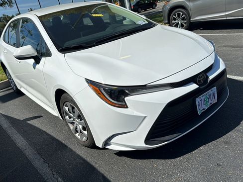 Used 2024 Toyota Corolla LE FWD image 11