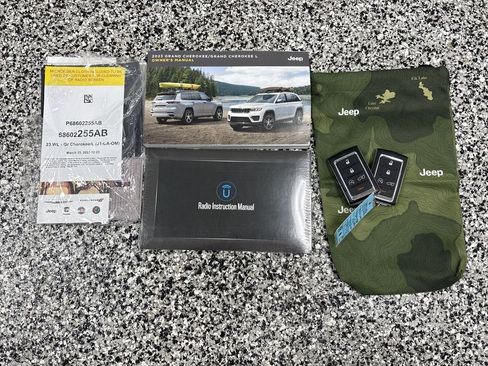 Used 2023 Jeep Grand Cherokee L Limited w/ Luxury Tech Group II image 23