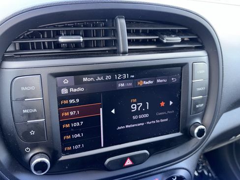 Used 2024 Kia Soul LX w/ Option Group 015 FWD image 3