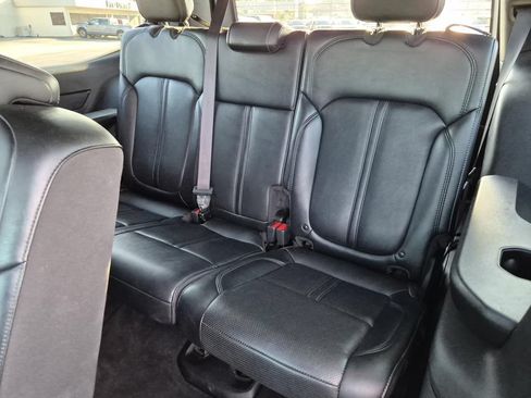 Used 2024 Jeep Wagoneer Series II w/ Flexible Seating Group AWD/4WD image 17