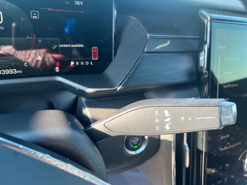 Used 2025 GMC Acadia Elevation image 29