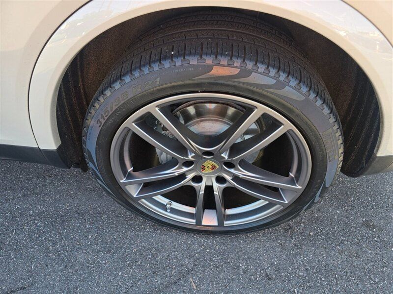 Used 2020 Porsche Cayenne S AWD/4WD image 27