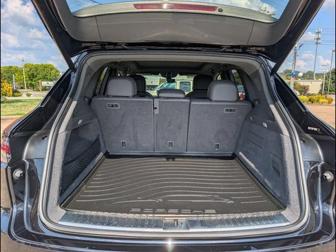 Used 2021 Porsche Cayenne AWD/4WD image 22