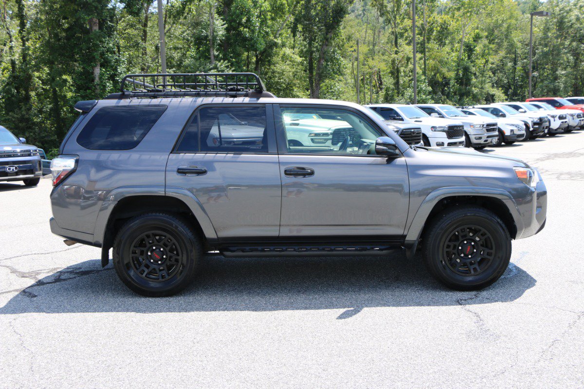 Used 2021 Toyota 4Runner Venture w/ Moonroof Package AWD/4WD image 9