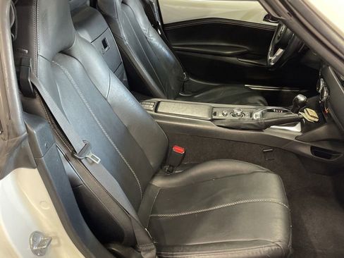 Used 2020 MAZDA MX-5 Miata RF Grand Touring RWD image 7