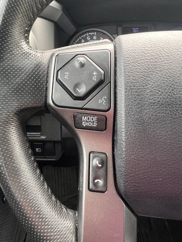 Used 2018 Toyota Tacoma TRD Sport AWD/4WD image 21
