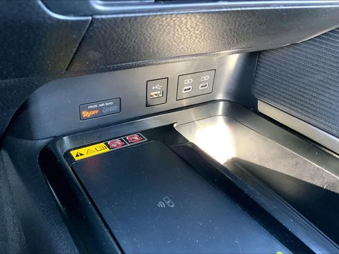 Used 2025 Toyota Camry SE FWD image 34