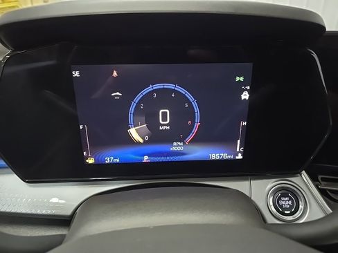 Used 2024 Chevrolet Trax LT w/ Sunroof Package image 22