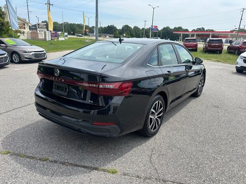 Used 2025 Volkswagen Jetta SE FWD image 5