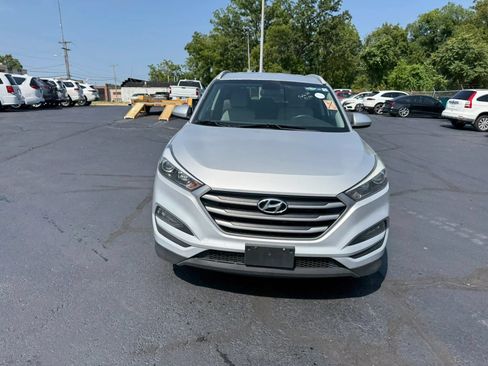 Used 2018 Hyundai Tucson SEL FWD image 2