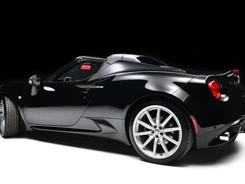 Used 2016 Alfa Romeo 4C Spider RWD image 19