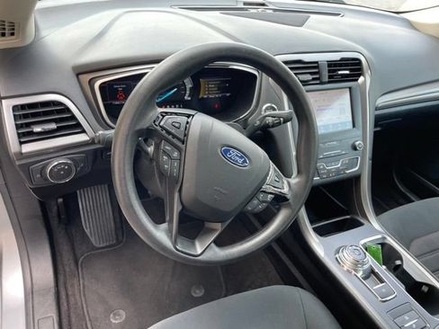 Used 2020 Ford Fusion SE FWD image 25