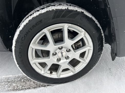 Used 2022 Jeep Renegade Latitude w/ Convenience Group image 9