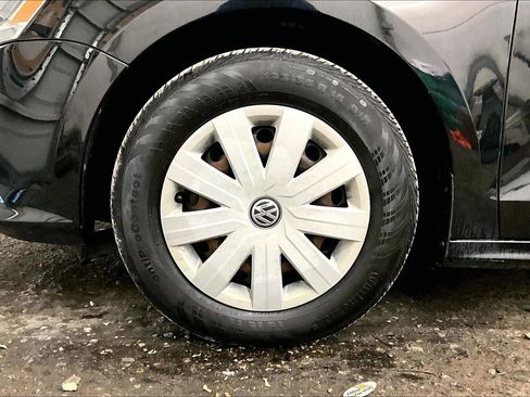 Used 2015 Volkswagen Jetta S image 9