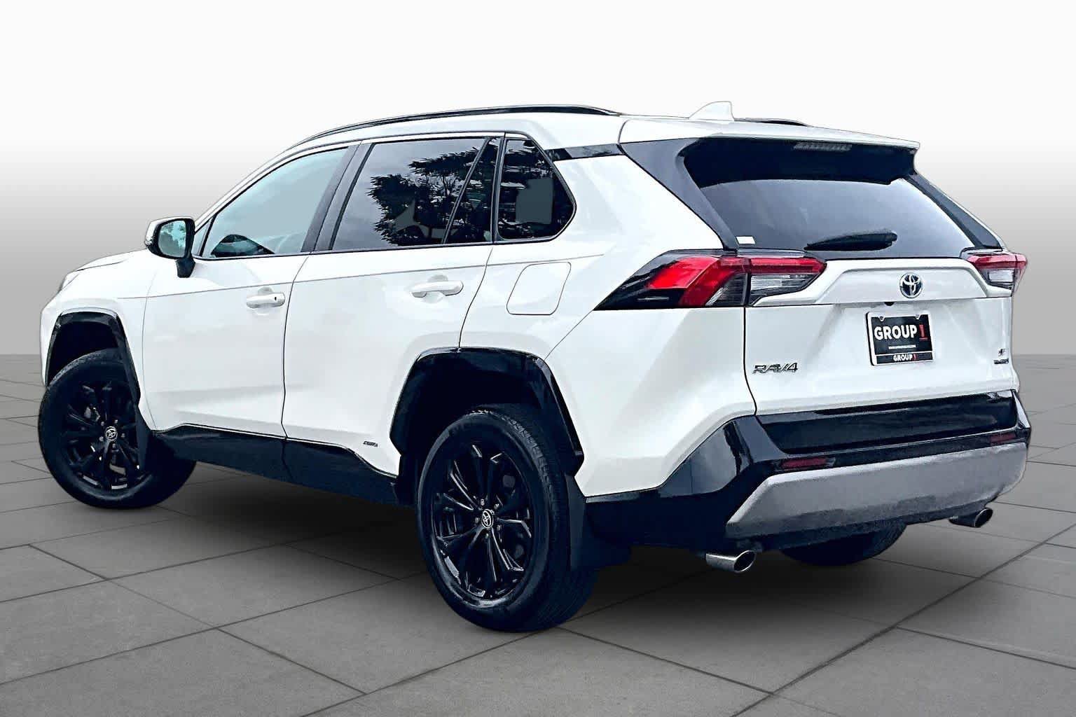 Used 2022 Toyota RAV4 SE w/ Convenience Package AWD/4WD image 12