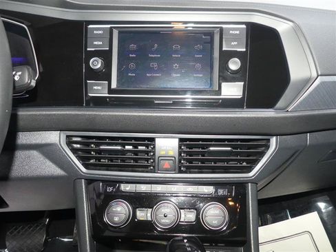 Used 2024 Volkswagen Jetta SE FWD image 36