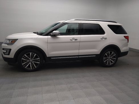 Used 2017 Ford Explorer Platinum image 2