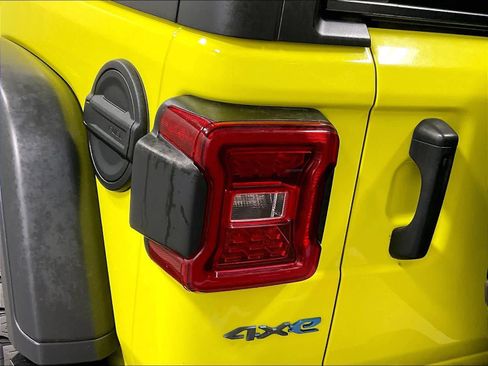 Used 2023 Jeep Wrangler Unlimited Rubicon 4xe image 32