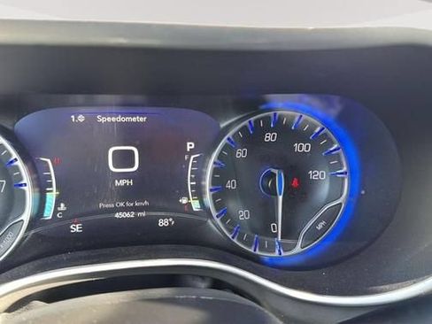 Used 2025 Chrysler Pacifica Select FWD image 20