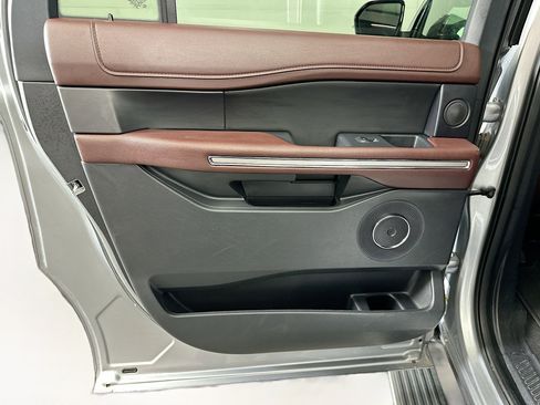 Used 2024 Ford Expedition Max Limited image 28