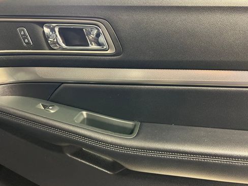 Used 2018 Ford Explorer XLT w/ Equipment Group 202A image 22