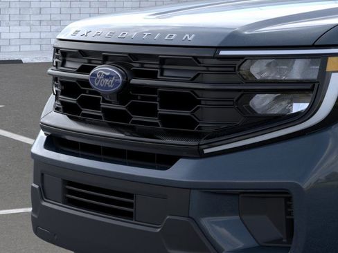 New 2025 Ford Expedition Active image 17