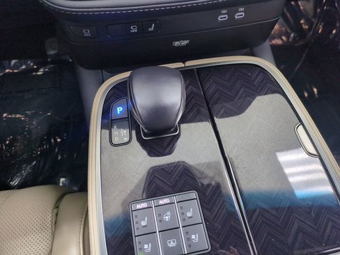 Used 2023 Lexus LS 500 w/ Interior Upgrade Package RWD image 13