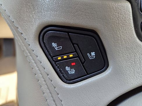 Used 2019 GMC Yukon XL Denali w/ Denali Ultimate Package AWD/4WD image 32