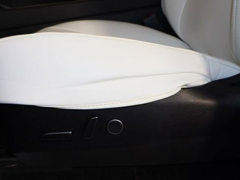 Used 2021 Tesla Model Y Long Range image 21