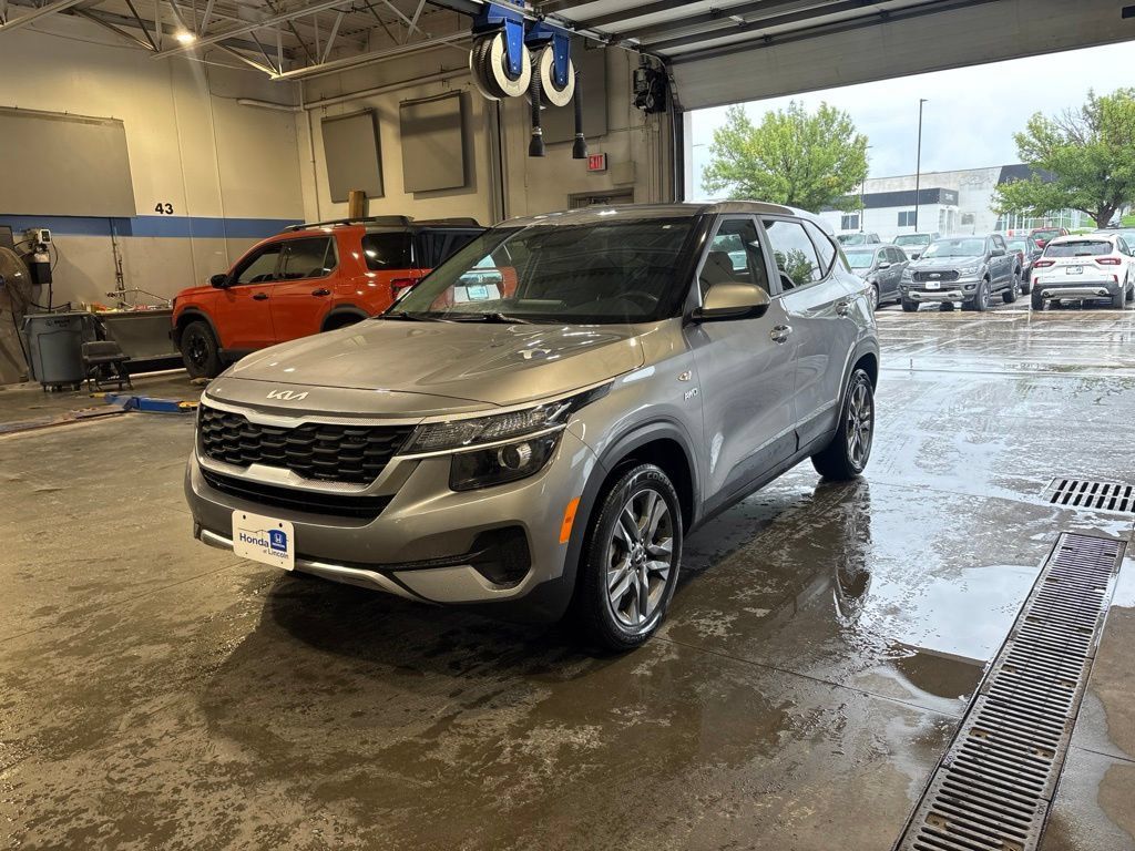 Used 2022 Kia Seltos LX AWD/4WD image 1