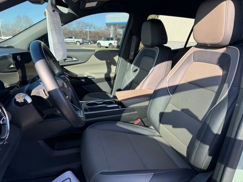 Used 2025 Chevrolet Equinox LT w/ Convenience Package II image 14