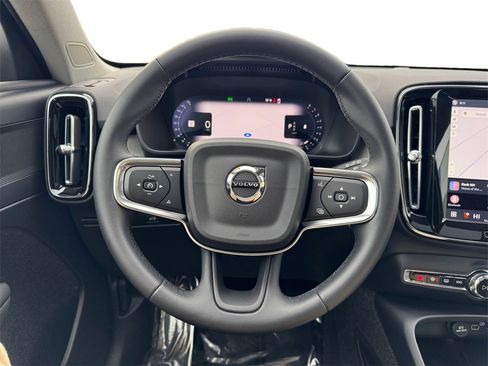 Certified 2025 Volvo XC40 B5 Core image 11