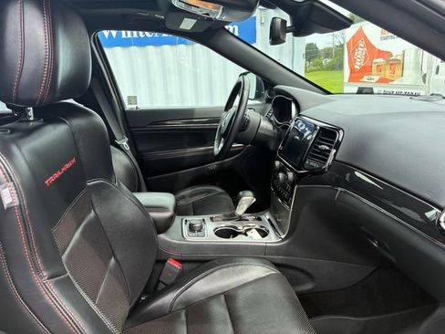 Used 2019 Jeep Grand Cherokee Trailhawk w/ Trailhawk Luxury Group AWD/4WD image 18